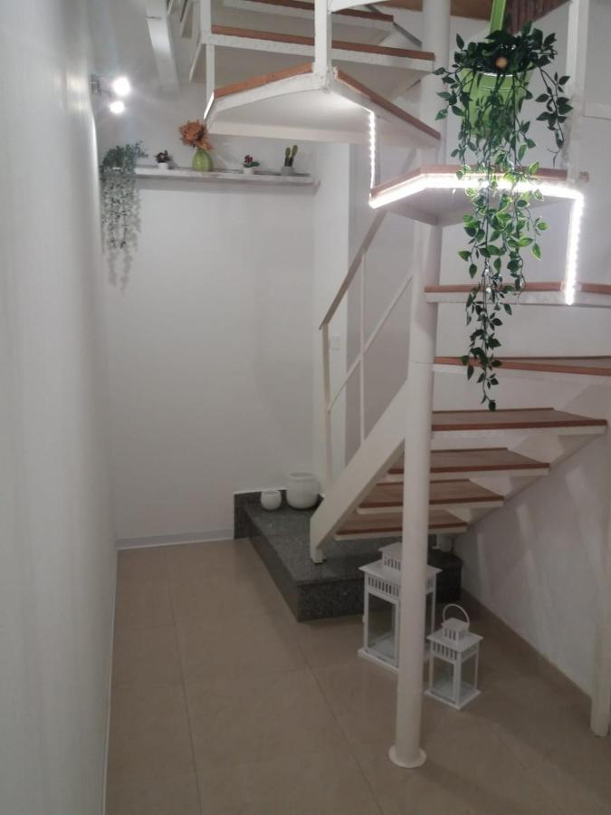 Апартаменты Tania'S House Катания Экстерьер фото